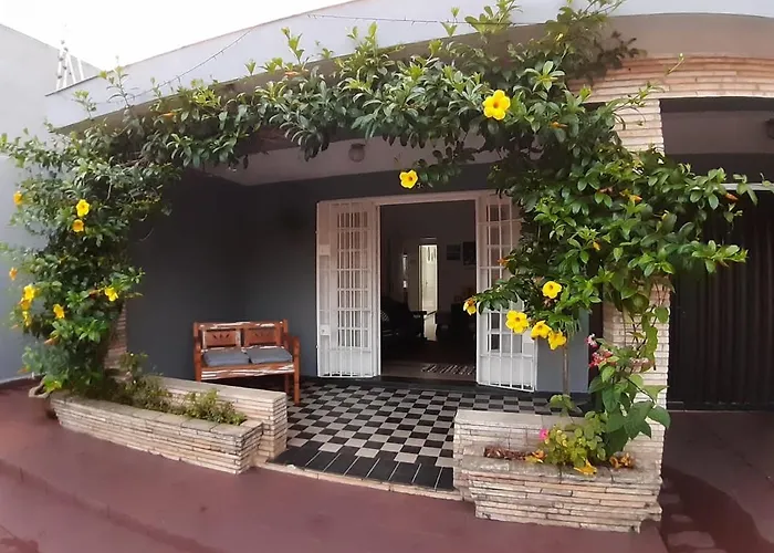 Casa Com Piscina, Confortavel E Otima Localizacao
